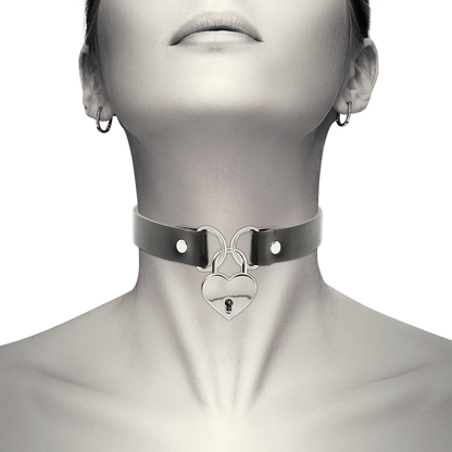 COQUETTE CHIC DESIRE - VEGAN LEATHER NECKLACE WITH HEART ACCESSORY AND KEY